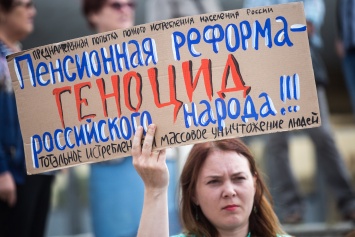 На митинге в Тюмени член "Единой России" обвинила Путина во лжи