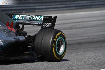 Льюис Хэмилтон раскритиковал Пирелли за выбор шин для Гран-при Австрии