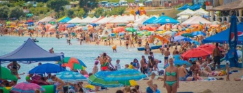Предпринимателям запретили занимать шезлонгами пляж Черноморска