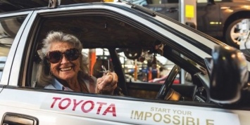 81-летняя жительница Южной Африки доехала на старой Toyota до Лондона