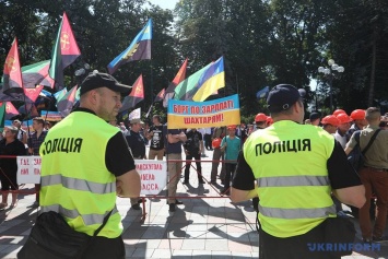 Под Радой несколько сотен шахтеров собрались на акцию протеста