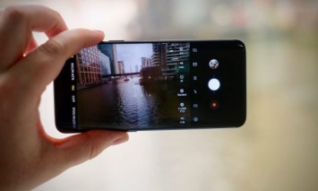 Случайные фото случайным контактам: Владельцы телефонов Samsung жалуются на сбои в работе устройств