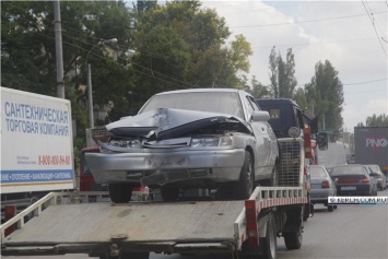 Утро в Керчи началось со столкновений с деревьями и столбами