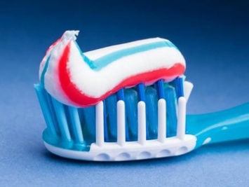 Эксперты выяснили, почему опасно глотать зубную пасту
