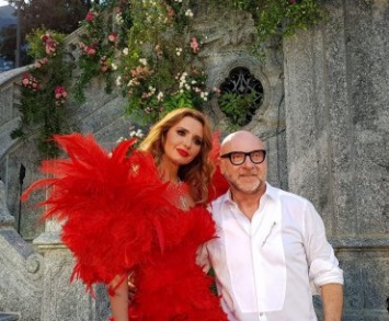 Оксана Марченко покорила присутствующих нарядом на показе Dolce&038;Gabbana в Италии