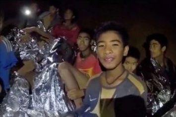 В Таиланде рассказали, как себя чувствуют первые спасенные из пещеры дети