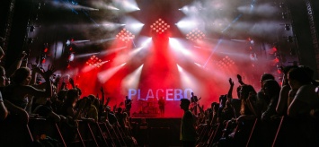 Как выступила культовая рок-группа Placebo на Atlas Weekend в Киеве. Видео
