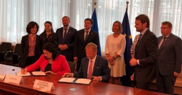 Для украинских дорог: на саммите в Брюсселе подписали соглашение на 75 млн евро