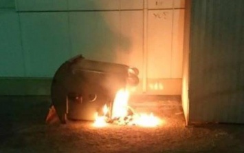 В Мариуполе ночью жгли мусорные контейнеры, - ФОТО