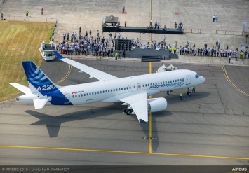 Airbus показал новые региональные самолеты семейства A220. Фото