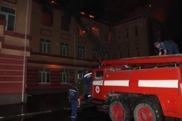 В Балте молния попала в школу: сгорело три класса и крыша здания
