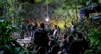 О спасенных детях из затопленной пещеры в Таиланде снимут фильм
