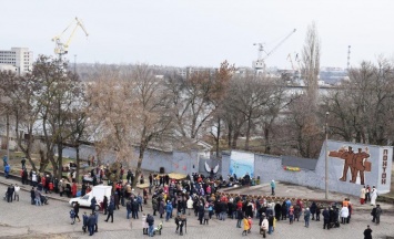 Николаевцы выступают против установки памятника подводникам на месте креативного пространства «Понтон»