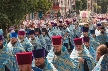 Сотни верующих прошлись крестным ходом по центру Одессы