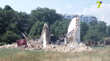 На Французском бульваре прогремел взрыв: разрушилась постройка на территории Гидрометцентра