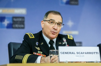 Командующий НАТО в Европе обеспокоен "вредной деятельностью" России