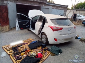 В Мариуполе нашли схрон-автомобиль с оружием из Крыма