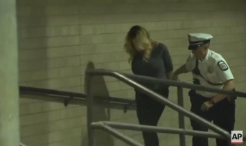 Порноактрису, которая судится с Трампом, забрали в полицейский участок