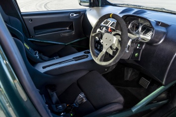 Aston Martin выпускает новую модель городского автомобиля V8 Cygnet