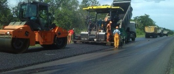 От Славянска до Бахмута продолжается ремонт дороги
