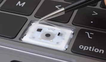 IFixit нашли в клавиатуре нового MacBook Pro дополнительную защиту от крошек и пыли