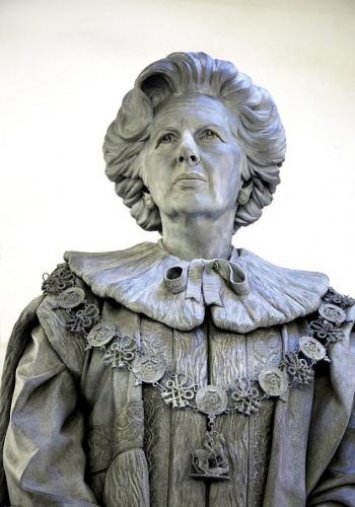 Уродливую статую Маргарет Тэтчер установят в родном городе «Железной леди»