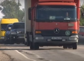 Как в Мелитополе с разрушением дорог борются показали по одному из центральных каналов (видео)