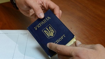 Пытался попасть в Крым: украинец вклеил свое фото в чужой паспорт