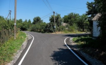 За три года в Петриковском районе отремонтировали более десяти дорог