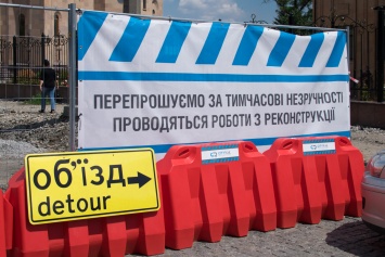 Борис Филатов проверил ремонт на улице Курчатова