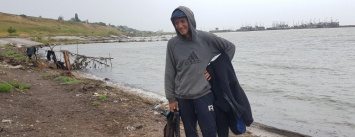 В Бердянске, запутавшись в водорслях, едва не утонул профессиональный пловец