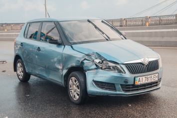 В Киеве водители не поделили дорогу. Ничем хорошим не закончилось