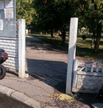 В Николаеве, после вмешательства мэра восстановили ранее перекрытый проход в парк «Юность»