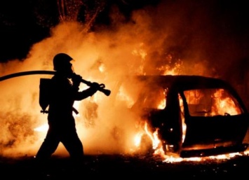 Ночью в Воронеже сгорело два автомобиля