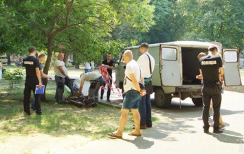 В сквере Одессы нашли труп мужчины