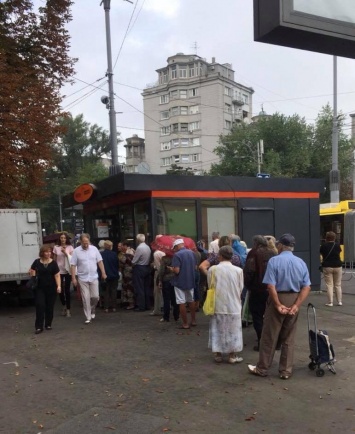 Доскакались: В европейском Киеве - очереди за дешевым хлебом