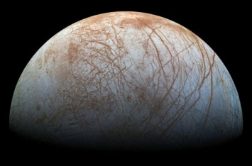 Жизнь на спутнике Юпитера может скрываться на небольшой глубине