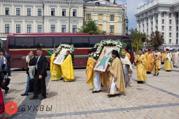 1030 лет Крещение Руси: верующие вновь парализовали Киев