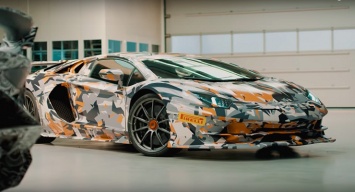 Lamborghini показал тизер супермощного Aventador SVJ