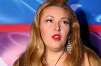 Когда успела? Запрещенная в Украине певица озадачила сеть неестественной грудью