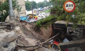 В Киеве путепровод на пересечении Кирилловской и Телиги планируют открыть 26 июля