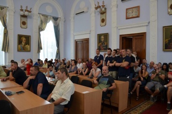 В Николаевском горсовете проходят дебаты между сторонниками и противниками эвтаназии собак