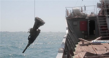 С затонувшего у берегов Керчи военного катера подняли пушку