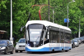 В Москве начал курсировать тематический трамвай «лидируйвалидируй»