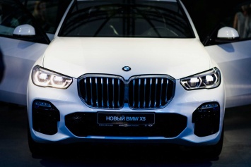 Новый BMW X5 впервые показан в России