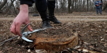 В оккупированном Донбассе подростки подорвались на установленной на кладбище мине