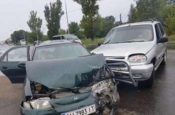 Аварийный внедорожник: в Бердянске один автомобиль дважды попал в ДТП