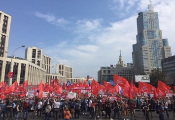 В центре Москвы прошел многотысячный митинг против пенсионной реформы