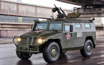 Проезд колонны военной бронетехники засняли на видео в Воронеже