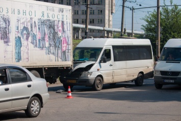ДТП в Днепре: маршрутка столкнулась с грузовиком